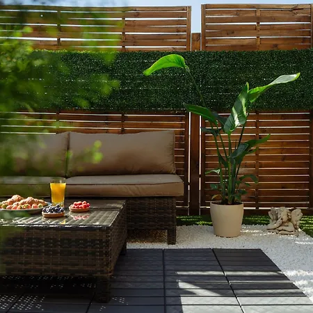 Sunset Rooftop Near Baba Novac Apartmán *