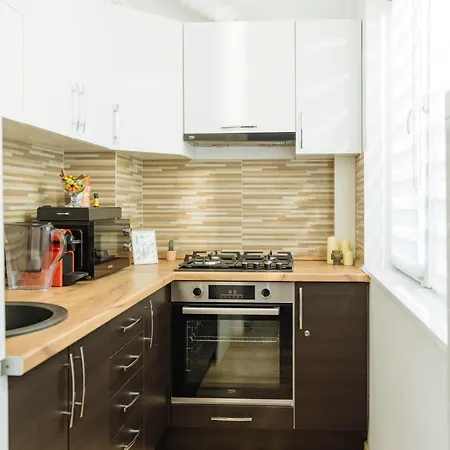 Sunset Rooftop Near Baba Novac Apartmán