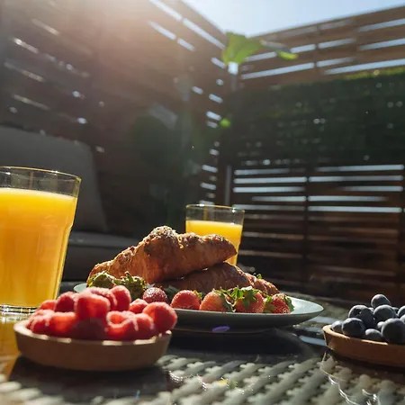 Sunset Rooftop Near Baba Novac Appartamento
